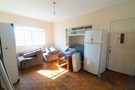 Casa de 160 m² com 4 dormitórios e 7 vagas, foto 1